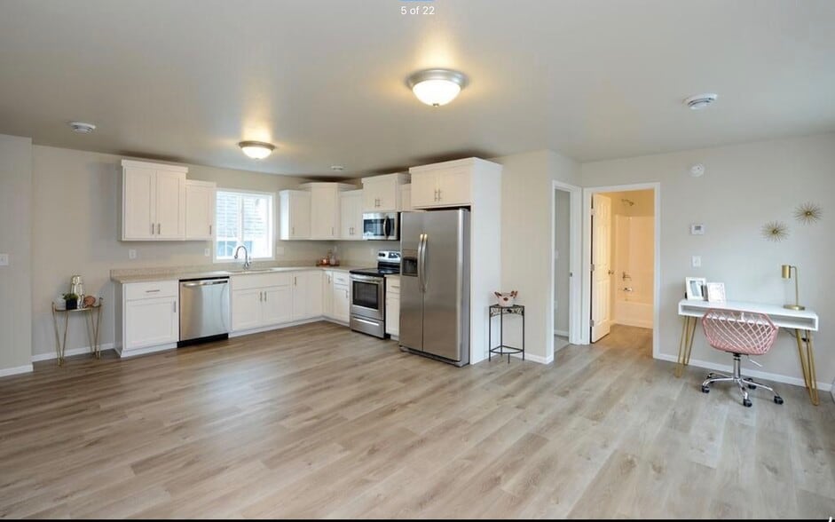 Building Photo - 705 10th Ave N