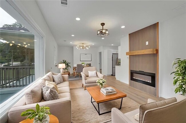 Building Photo - 808 S Park Dr