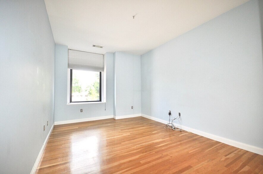 Building Photo - 340 Bunker Hill St