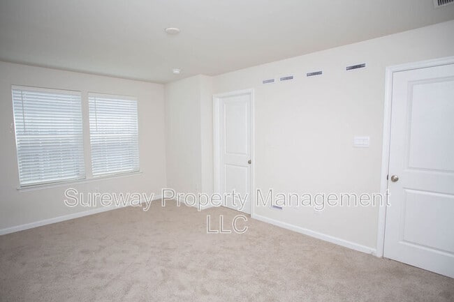 Building Photo - 55 Elliot Ln