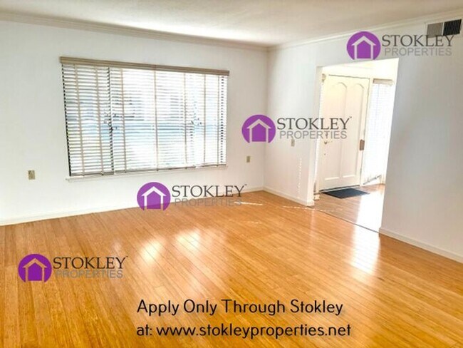 Building Photo - 1109 Fairlawn Ct