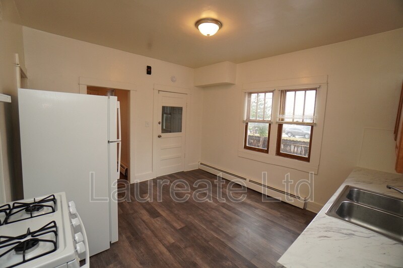 Building Photo - 1440 Kenton St