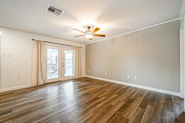 Building Photo - 2605 Leslie St