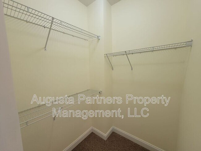 Building Photo - 420 Bowen Falls