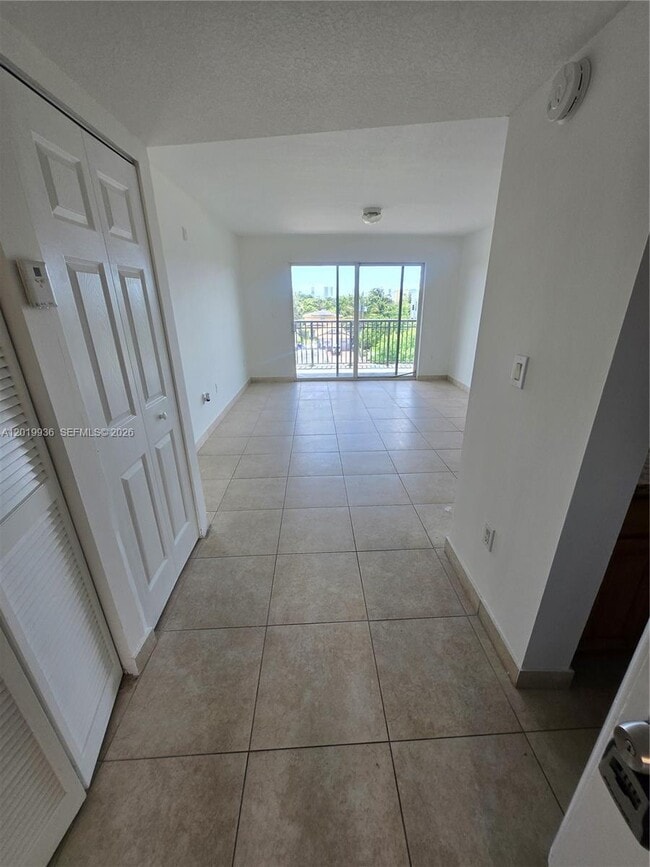 Building Photo - 2647 NW 25th Ave