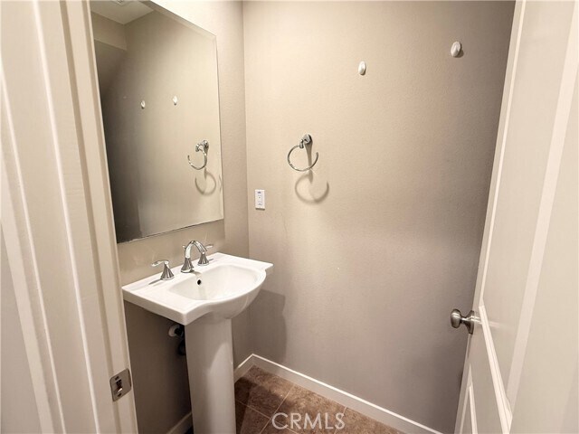 Building Photo - 100 Excursion