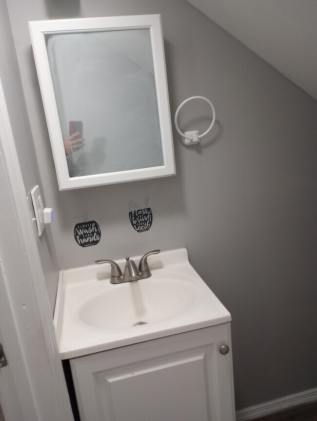 Building Photo - 2807 Sheldon Ave