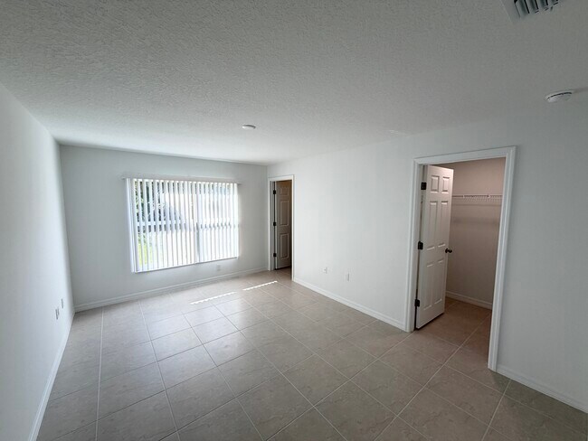 Building Photo - 2 Whee Pl