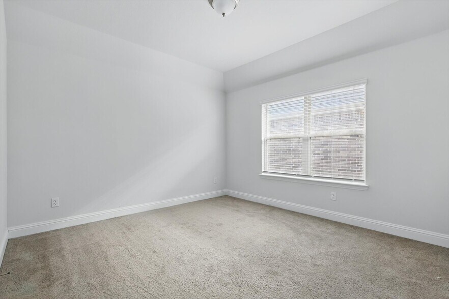 Building Photo - 1720 Blakely Pl