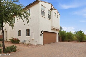 Building Photo - 1942 S Sycamore Pl