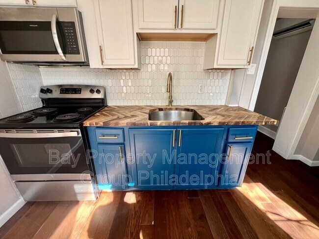 Building Photo - 2022 W Toronto St