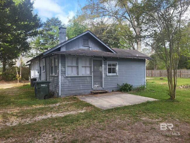 Building Photo - 503 S Cedar St