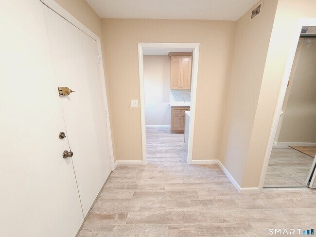 Building Photo - 22 Dogwood Ct