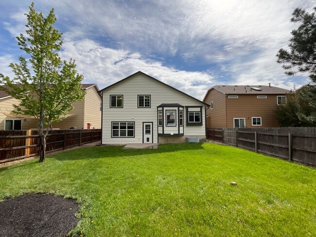 Building Photo - 5 Bedroom Home Available Near Briargate Pkwy & Austin Bluffs Pkwy!