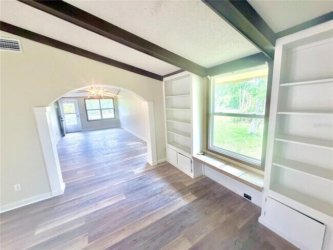 Building Photo - 375 Pine Woods Rd