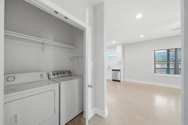 Building Photo - 603 Edgewood St