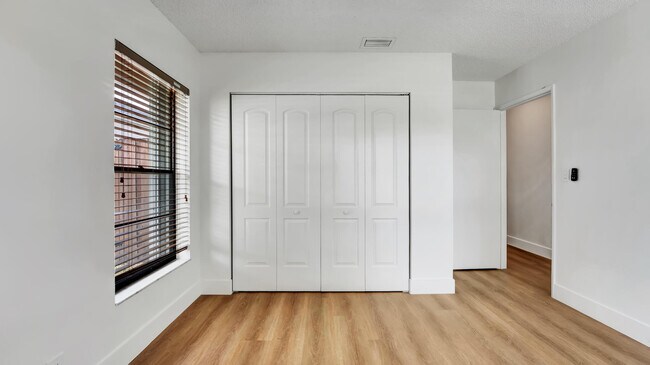 Building Photo - 20977 Country Creek Dr