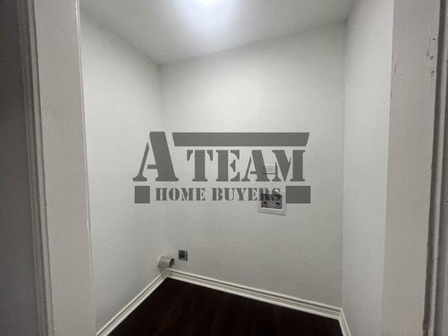 Building Photo - Fully Remodeled 3 Bedroom 2 Bathroom