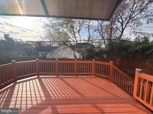 Building Photo - 728 18th St S