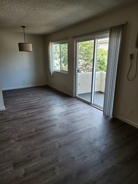 Bright, Comfortable living and Dining area - 1525 S Saltair Ave