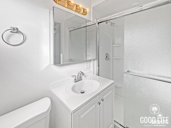 Building Photo - Charming 3B/2BA House w/ Attached Garage & Washer/Dryer in Clairemont!