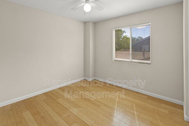 Building Photo - 433 Glenbriar Cir