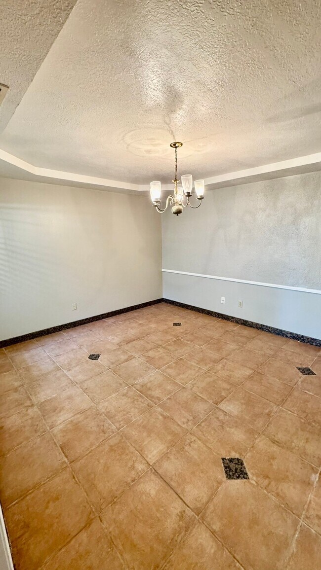 Building Photo - 2607 Bermuda Dunes Dr