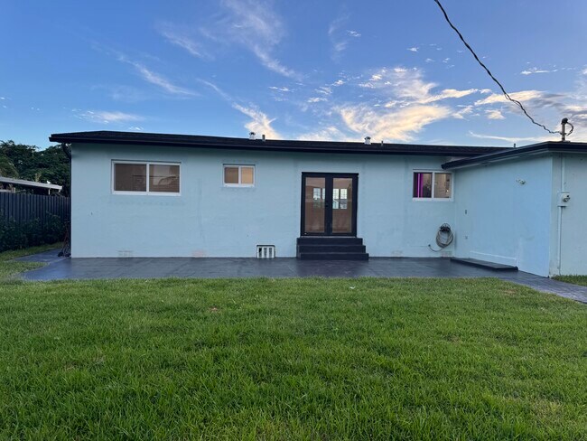 Building Photo - 8366 SW 37th St