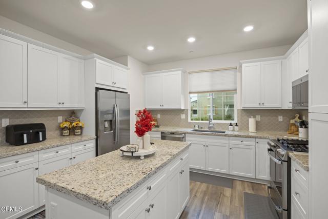 Building Photo - 553 Limoneira Ln