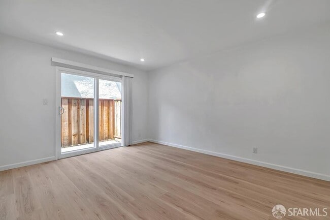 Building Photo - 46728 Crawford St