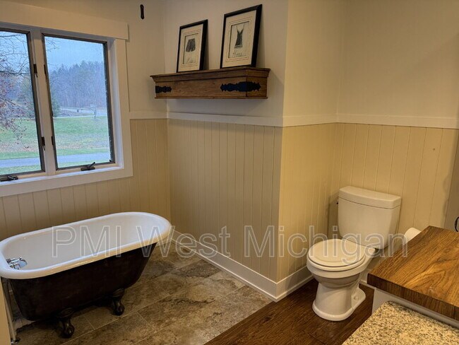 Building Photo - 513 24th Ave