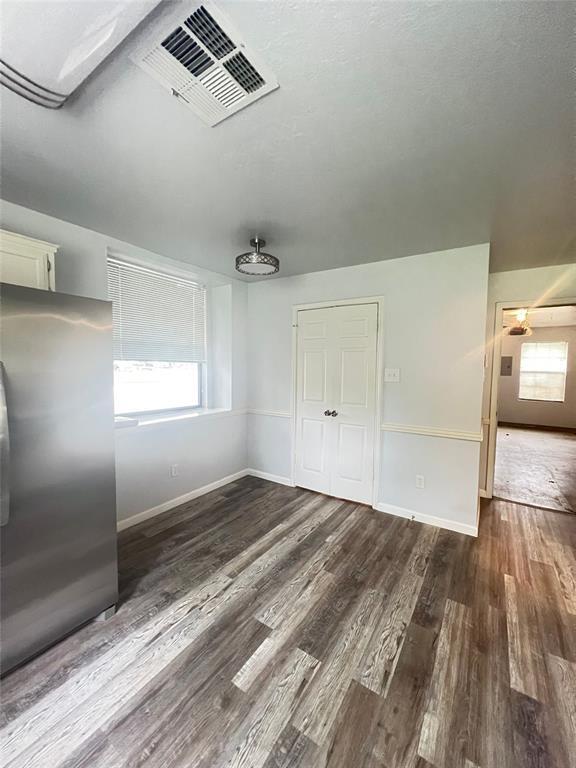 Building Photo - 1401 River Oak Dr