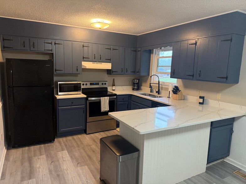 Building Photo - 7531 Leemont Dr