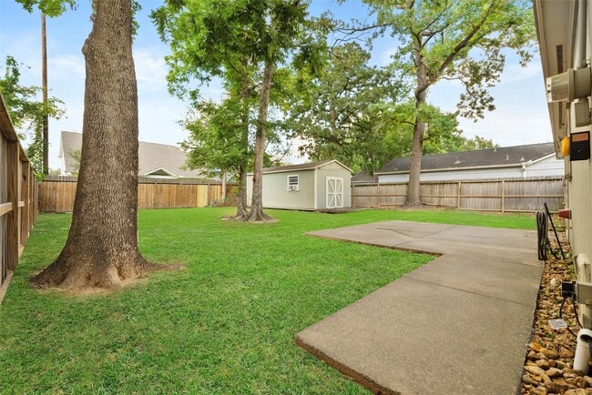 Building Photo - 1850 Libbey Dr