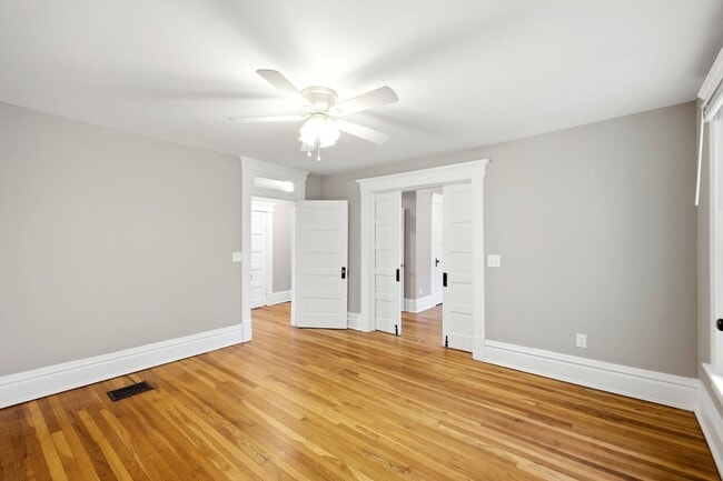 Building Photo - 342 Taylor Ave