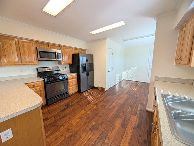 Building Photo - 5281 Barham Rd