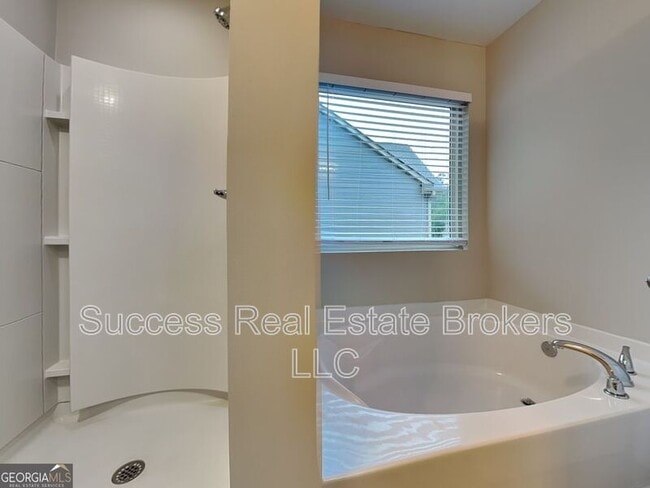 Building Photo - 65 Timberland Trace Way