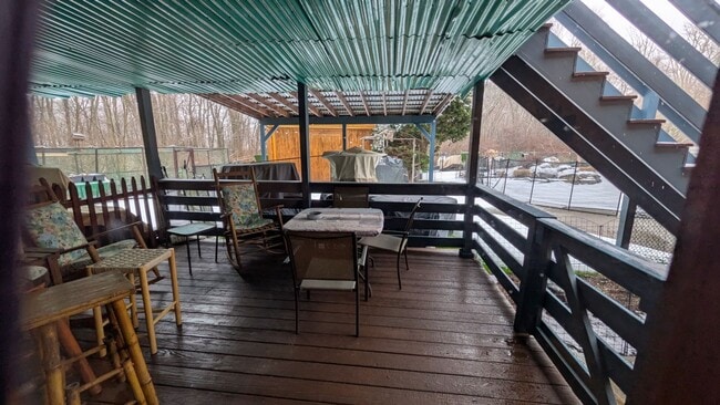 Building Photo - 421 Oakhill Ave