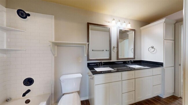 Building Photo - 102 Richards St