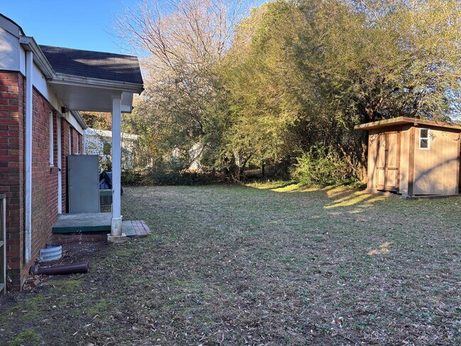 Building Photo - 717 Brighton Rd