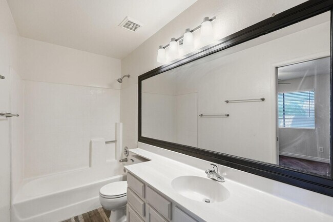 Building Photo - 1333 N Brittany Ln