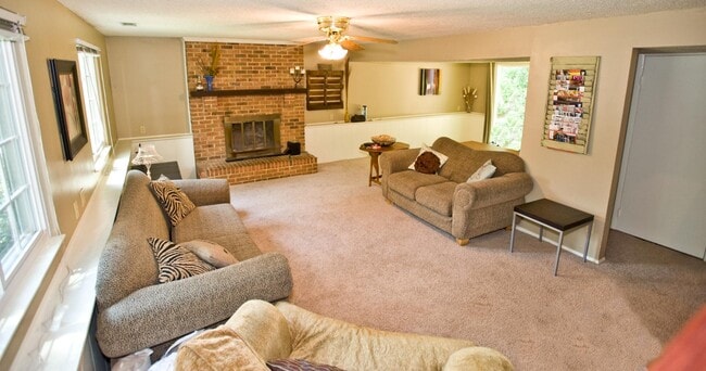 Building Photo - 1635 Van Dyke Dr