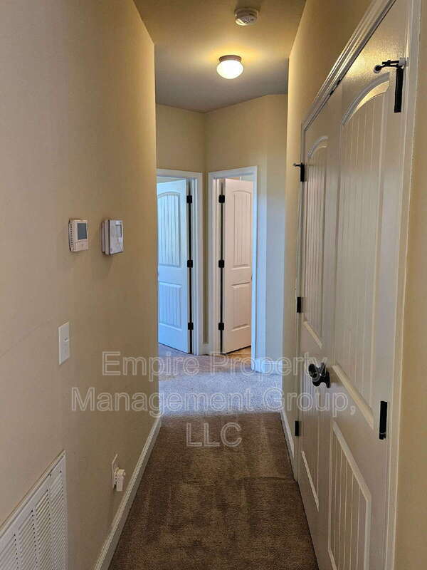 Building Photo - 13 Trillium Ct