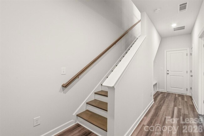 Building Photo - 7136 Bryce Ave