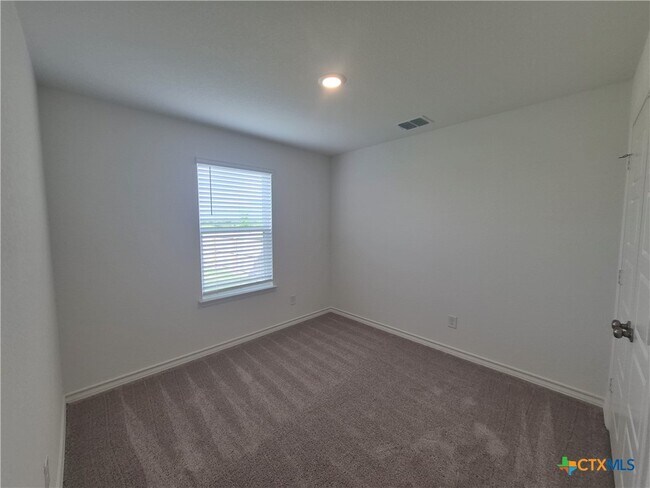 Building Photo - 942 Bluegrass Pt