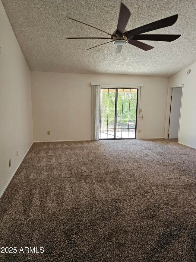 Building Photo - 4631 E Bohl St