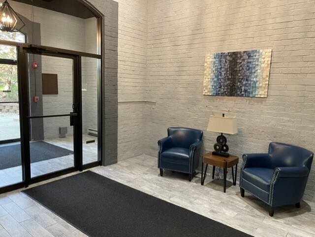 Building Photo - 350 Plum Creek Dr