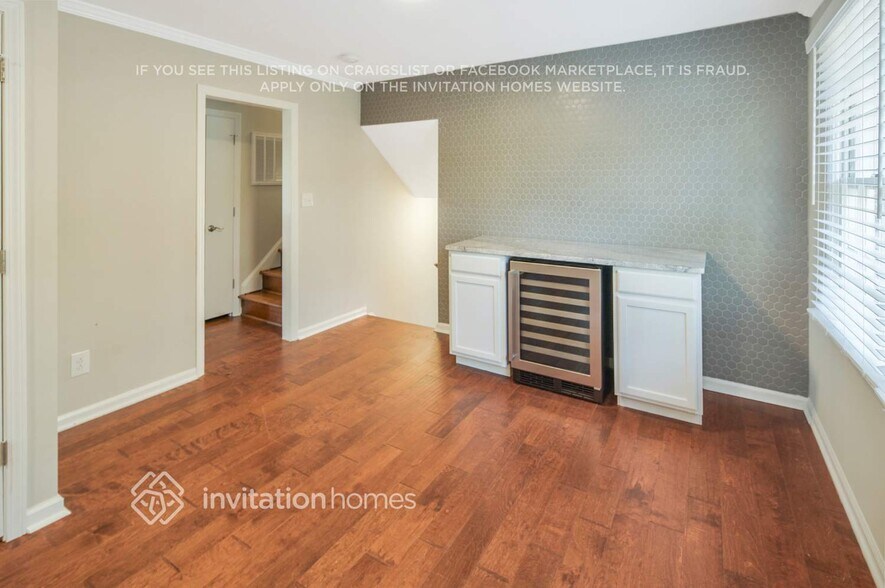 Building Photo - 929 Eaglewood Ave