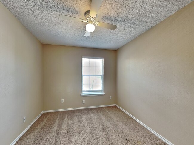 Building Photo - 1017 Woodall Dr