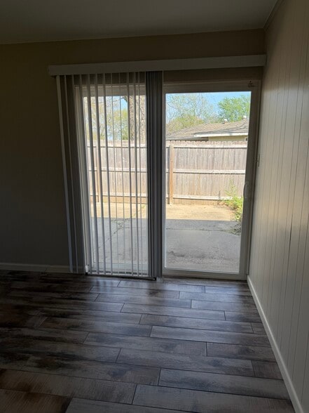 Northeast Bedroom - 536 Sherwood Ln
